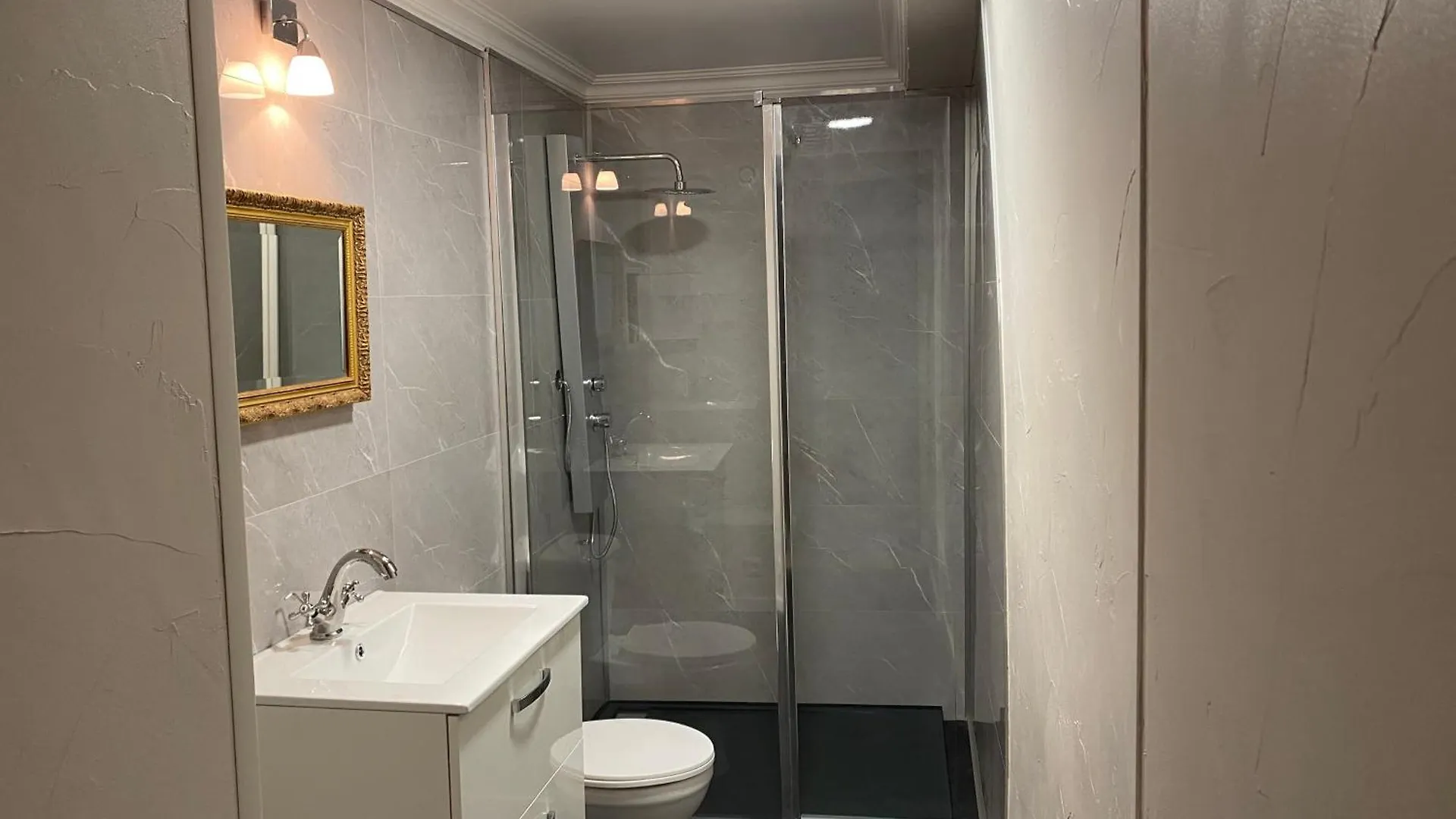 לינה וארוחת בוקר לורדה Au Pied Du Chateau