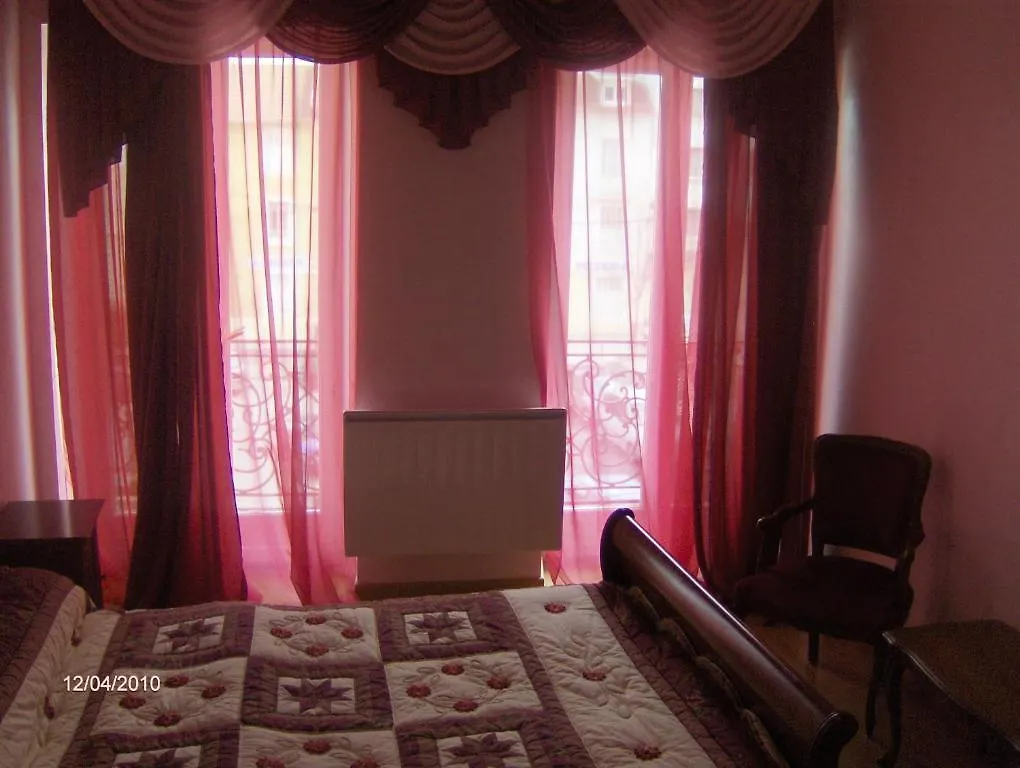 Au Pied Du Chateau Lourdes France